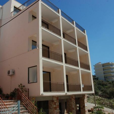 Nikos Hotel And Apartments Sarandë エクステリア 写真