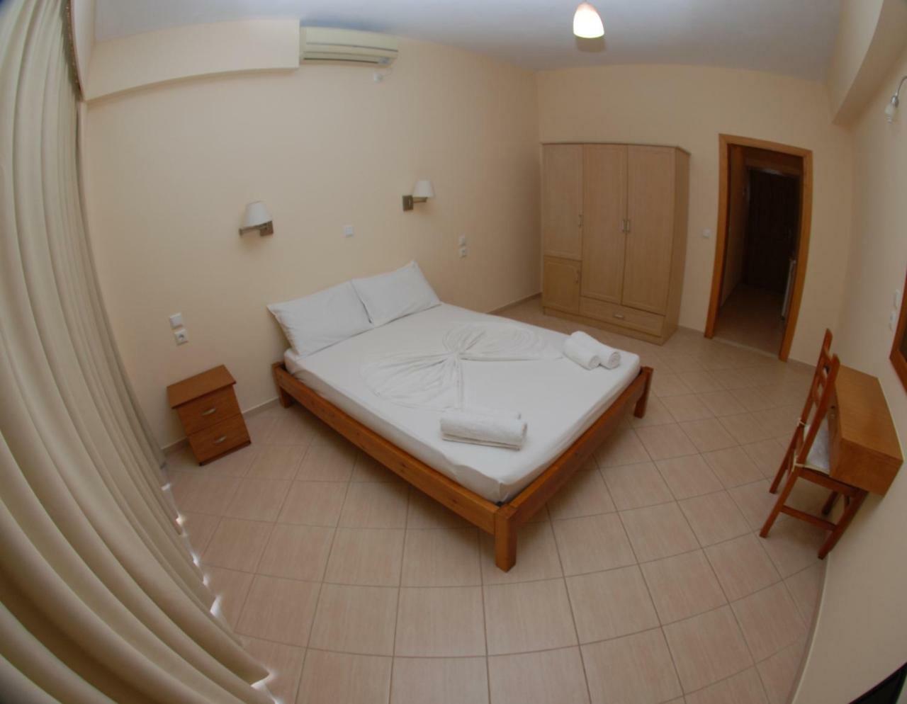 Nikos Hotel And Apartments Sarandë エクステリア 写真