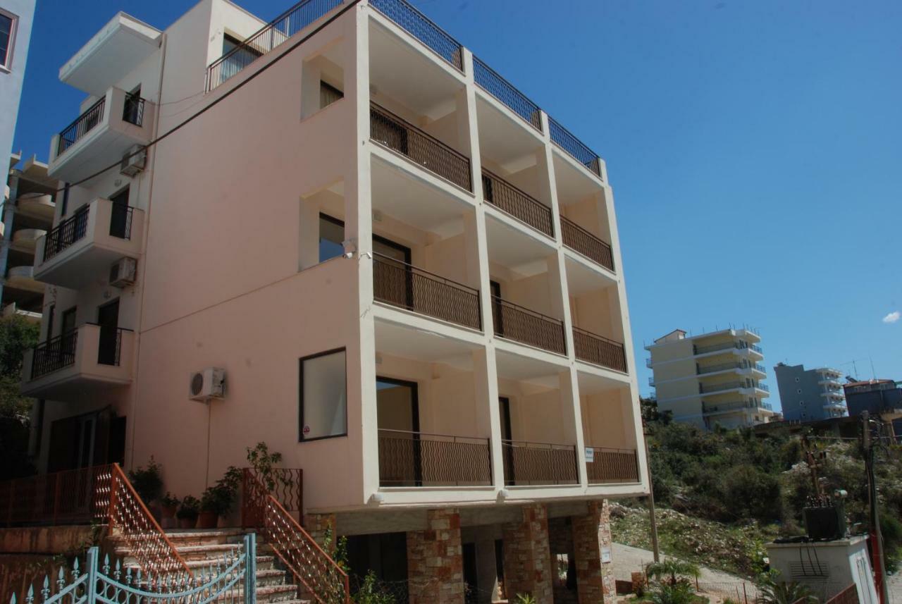 Nikos Hotel And Apartments Sarandë エクステリア 写真