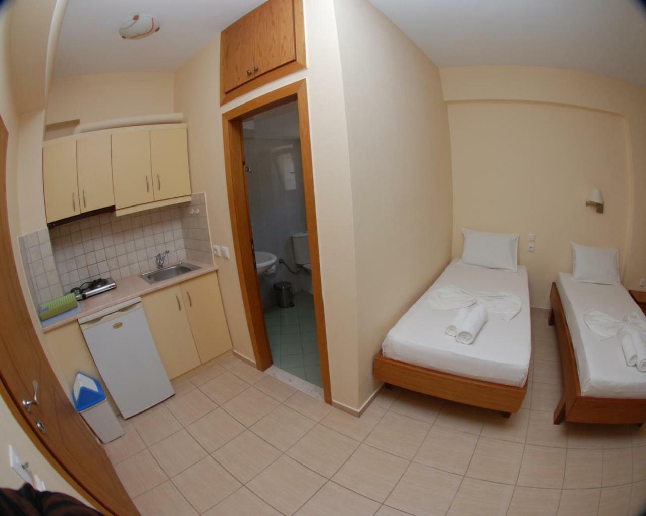 Nikos Hotel And Apartments Sarandë エクステリア 写真