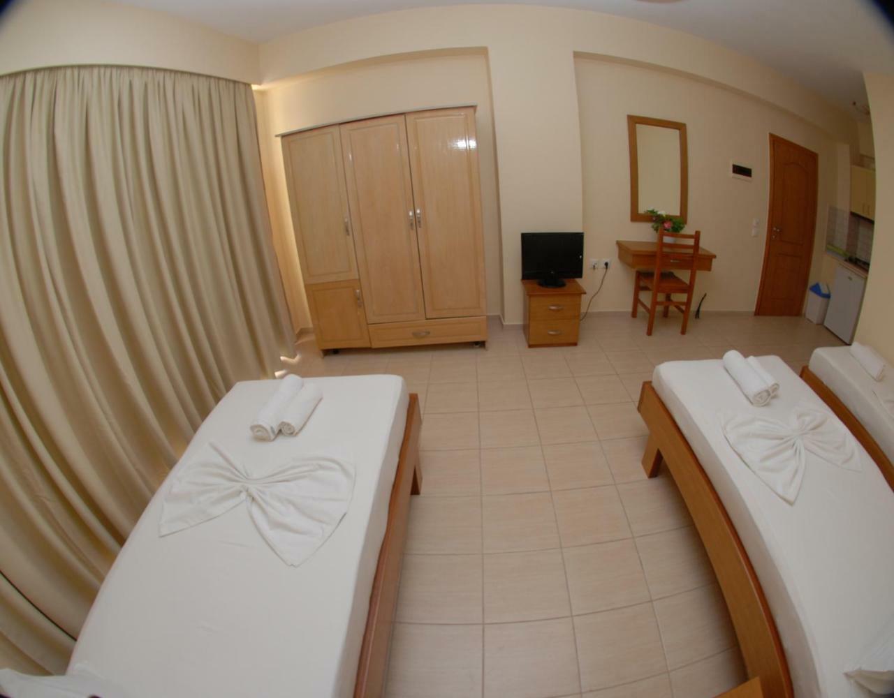 Nikos Hotel And Apartments Sarandë エクステリア 写真