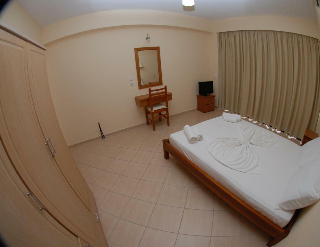 Nikos Hotel And Apartments Sarandë エクステリア 写真
