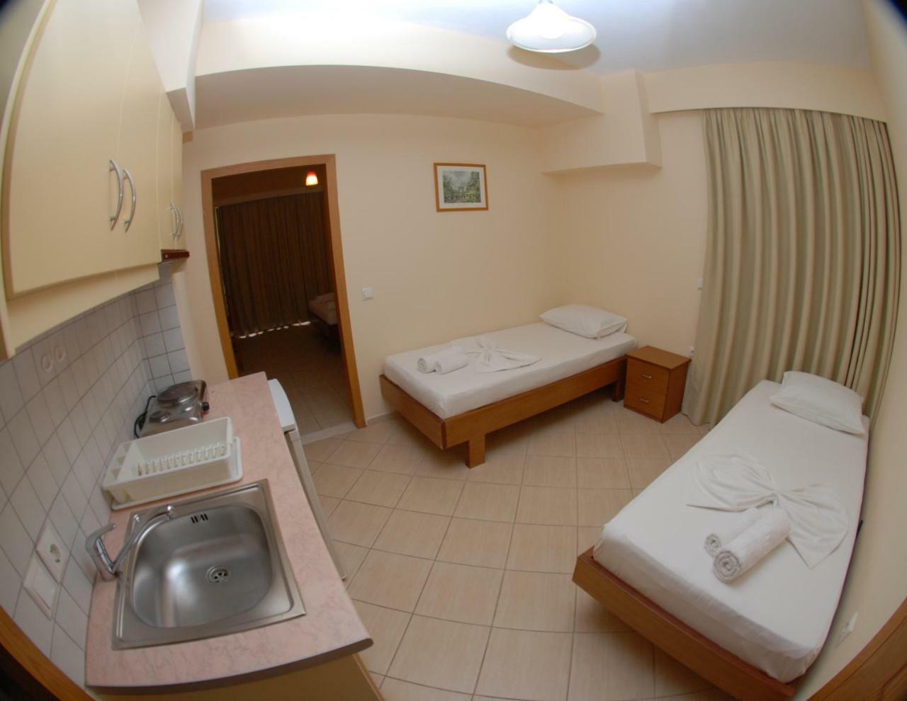 Nikos Hotel And Apartments Sarandë エクステリア 写真
