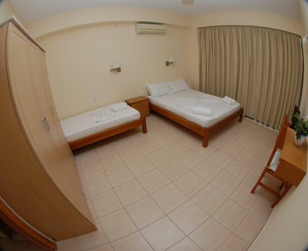 Nikos Hotel And Apartments Sarandë エクステリア 写真