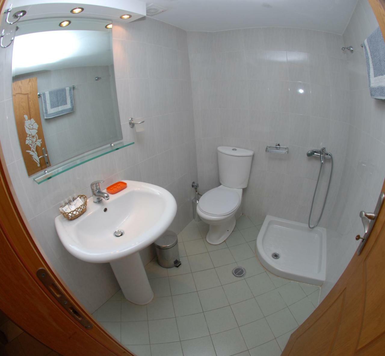 Nikos Hotel And Apartments Sarandë エクステリア 写真