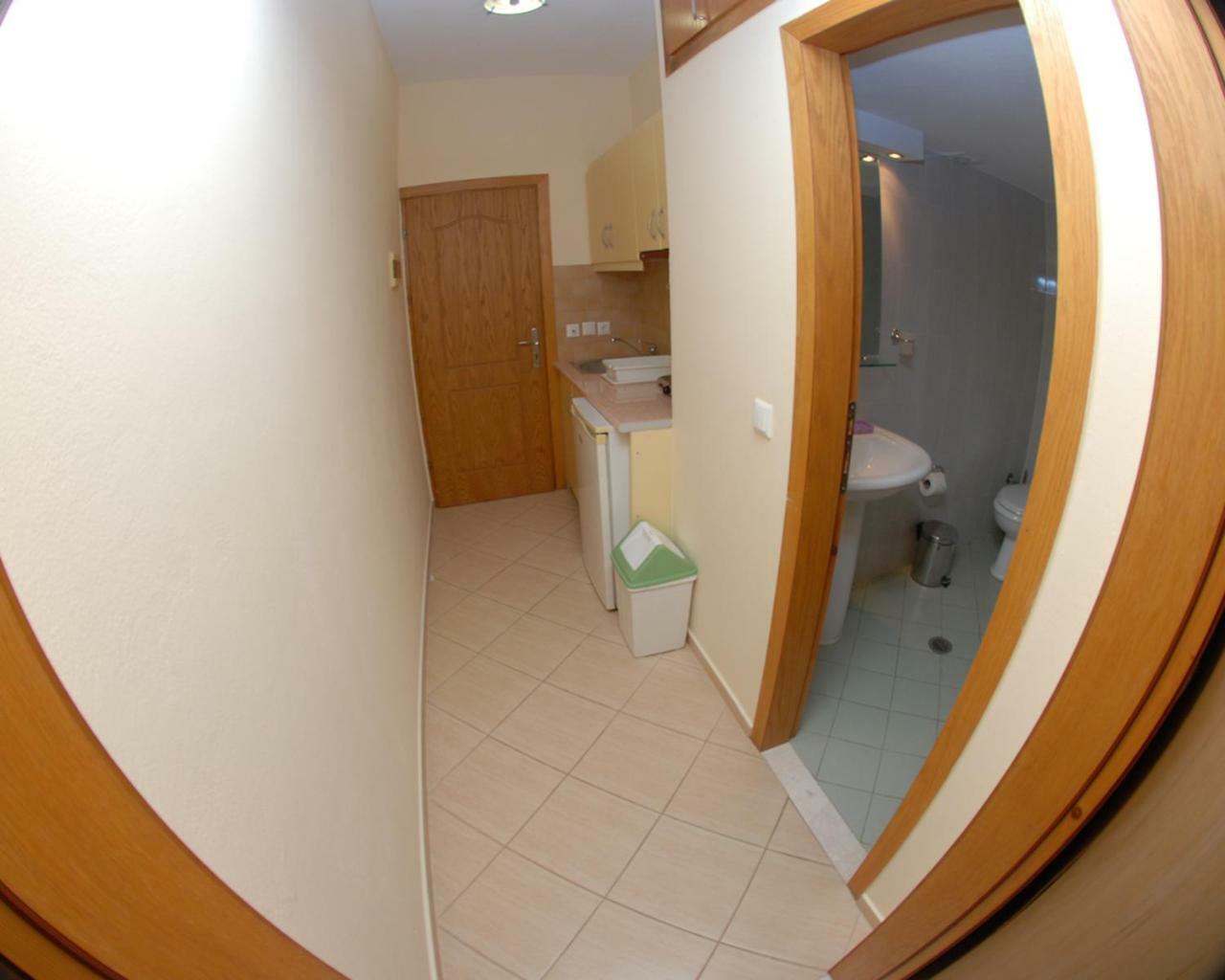 Nikos Hotel And Apartments Sarandë エクステリア 写真