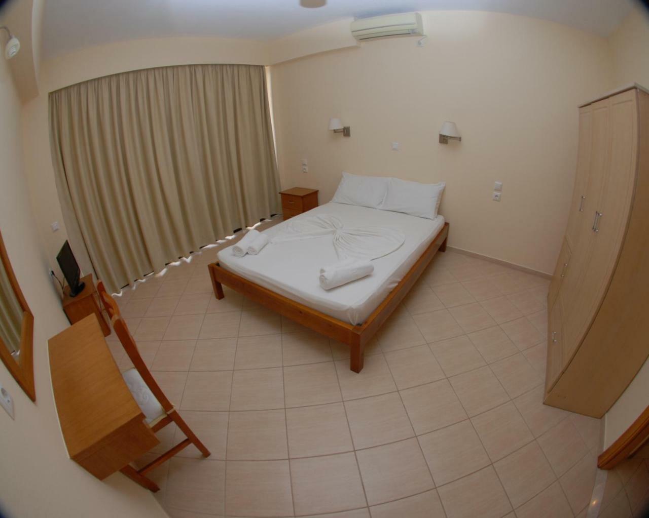 Nikos Hotel And Apartments Sarandë エクステリア 写真